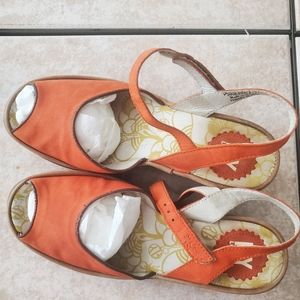 Very cute wedge sandals